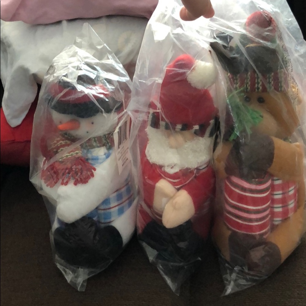 Three Avon Holiday Characters with hand towels